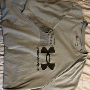Under Armour Men's Tee in Light Gray
